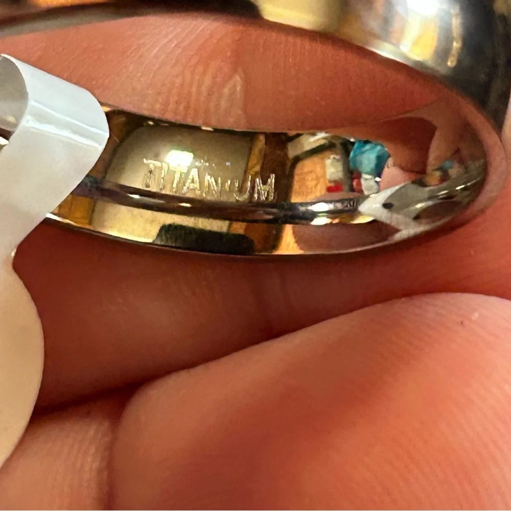 Men’s 6mm polished Titanium comfort band wedding ring NIB 11.5